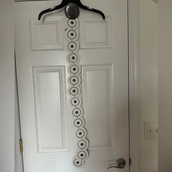 White and Silver Women's Belt with Turquoise Accents. Approx 44inches - Picture 4 of 4